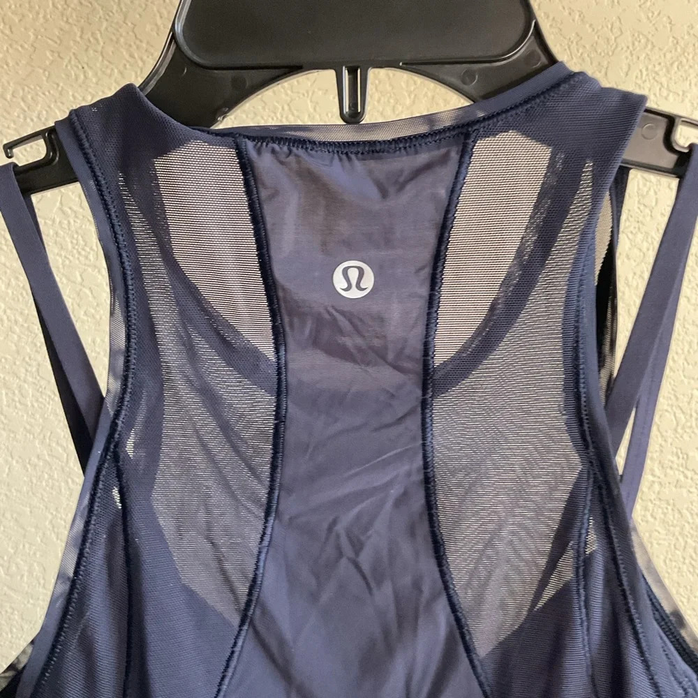 Lululemon Womens Fresh In Mesh Racerback Tank Top With Bra‎ Size 4- Navy Blue - Picture 5 of 5